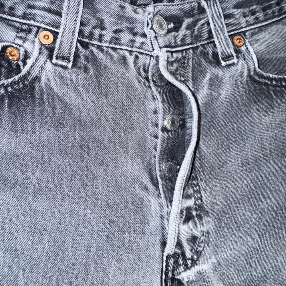 Levi’s 501 90s Vintage grunge faded Jeans Size 30/ 27” - Picture 7 of 13